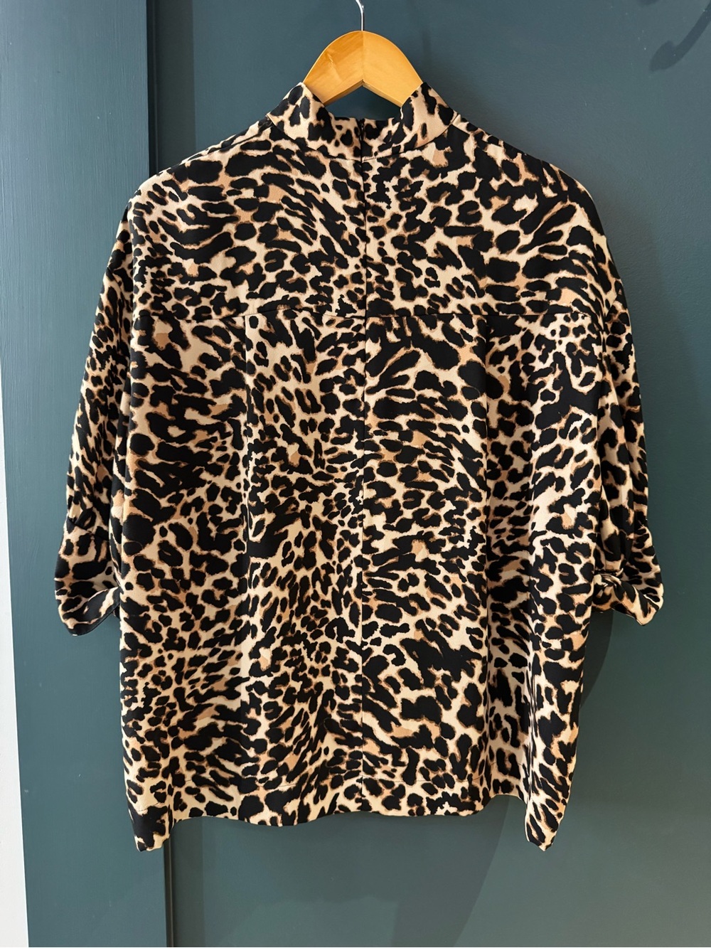 Zara Leopard Oversized Leopard Print Mock-Neck Top in Tan and Black XS - Picture 4 of 4